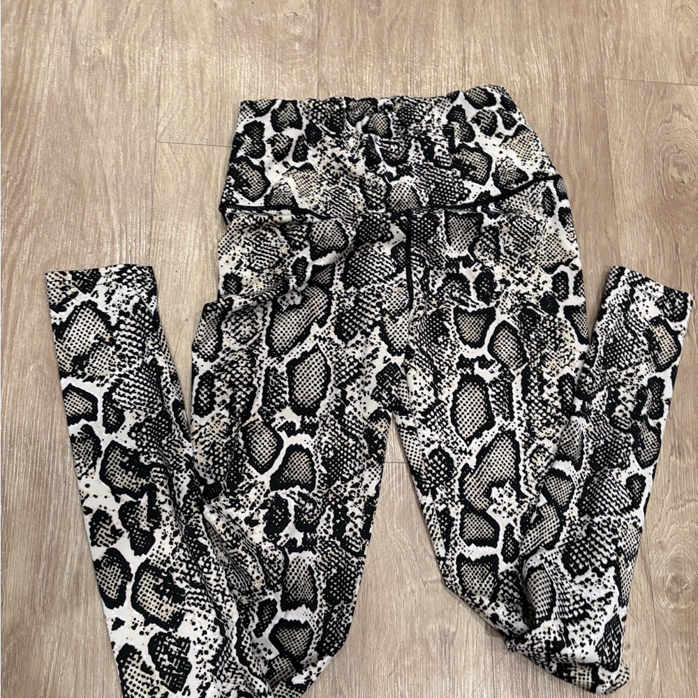 5/$25 High-Waist Snake Print Leggings - Black & White